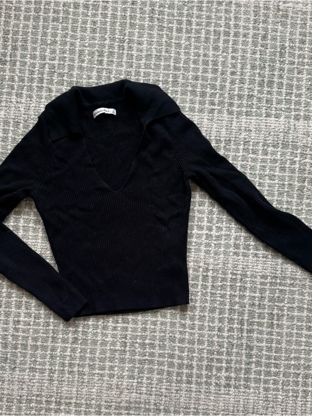 Abercrombie & Fitch Black V-Neck Ribbed Sweater with Collar